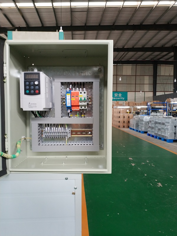 家用2.2kWp小型太陽(yáng)能提灌控制系統(tǒng)